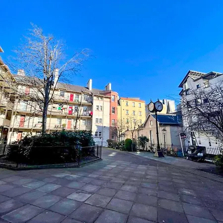 Stunning 2 Bed Apt Nr The Royal Mile & The Castle Edinburgh Exterior photo