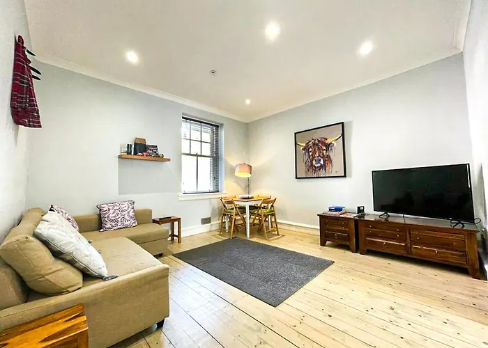 Stunning 2 Bed Apt Nr The Royal Mile & The Castle